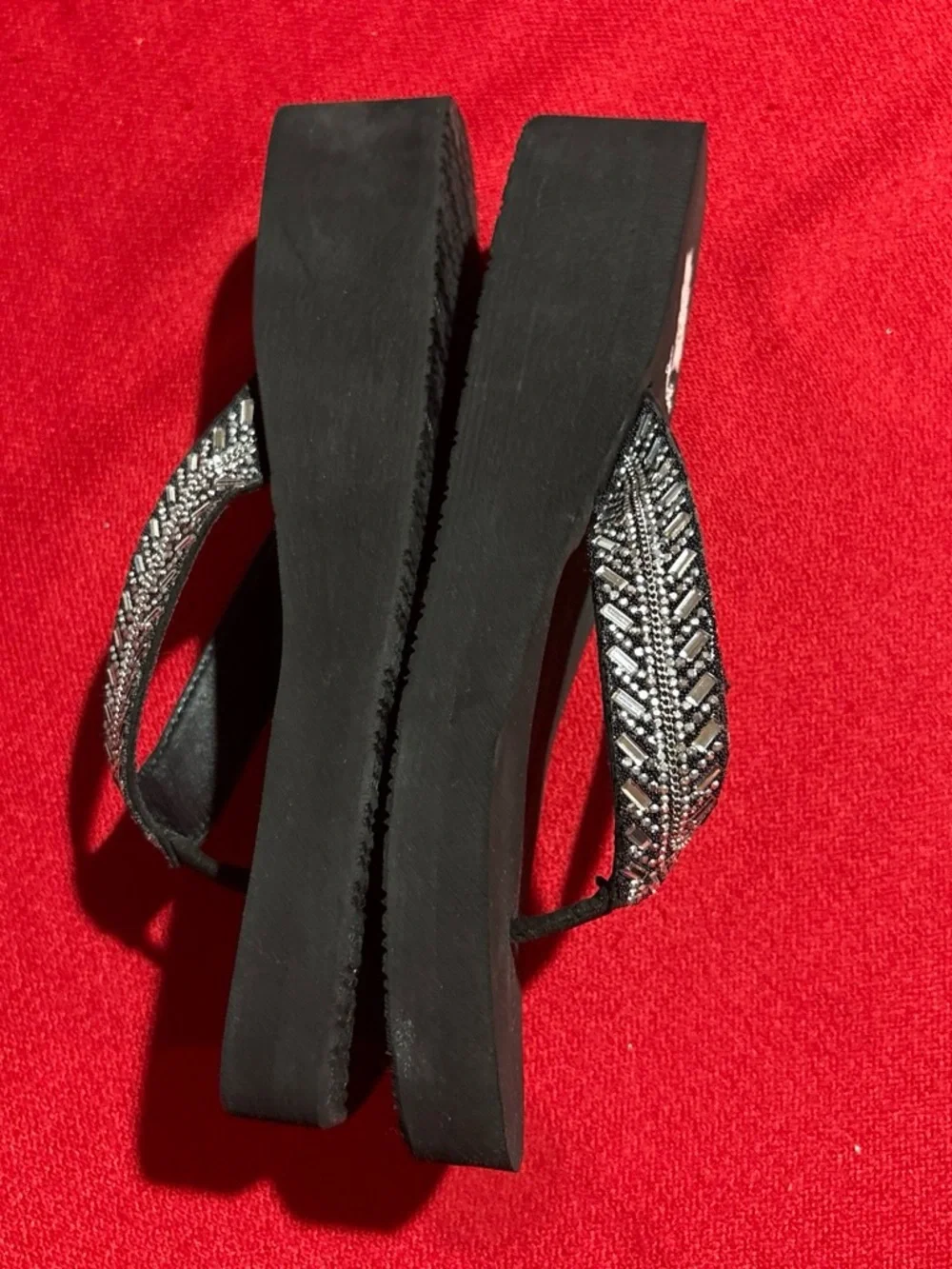 WOMEN'S BLACK  YELLOW BOX 6.5  WEDGE FLIP FLOPS BLING SPARKLE RHINESTONES LESSIE - Picture 4 of 10